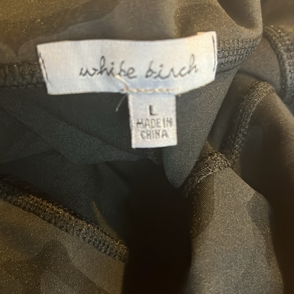 NWT - White Birch - Black Camo Laser Cut Leggings - Woman's Size Large - Picture 2 of 3